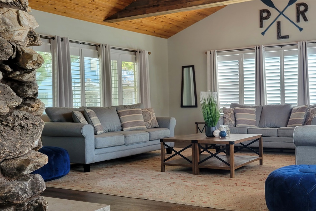 Hampton Lake House dining area