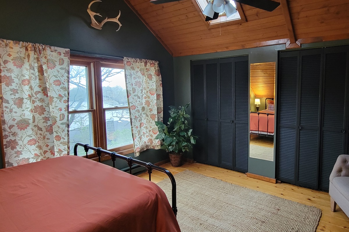 Key House dining table area